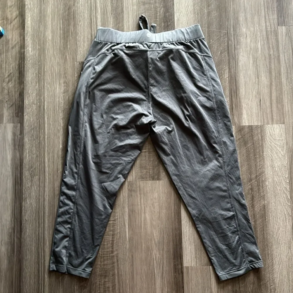 Athletic pants with pockets